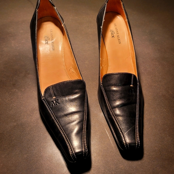 Anne Klein black leather heels size 9m - Picture 2 of 12